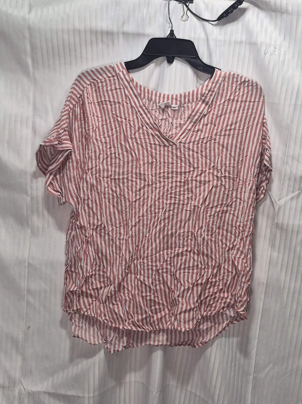 Gap Size XL Women’s Pink Striped V-Neck Top